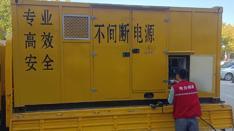 融安柴油发电机组和UPS电源配合使用时，如何避免切换过程中的电力中断？